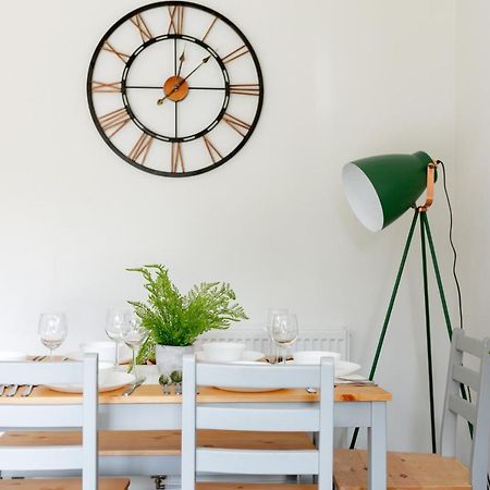 Albatross House - Comfy Home With Parking สลาว ภายนอก รูปภาพ