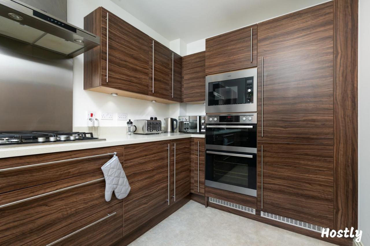 Albatross House - Comfy Home With Parking สลาว ภายนอก รูปภาพ