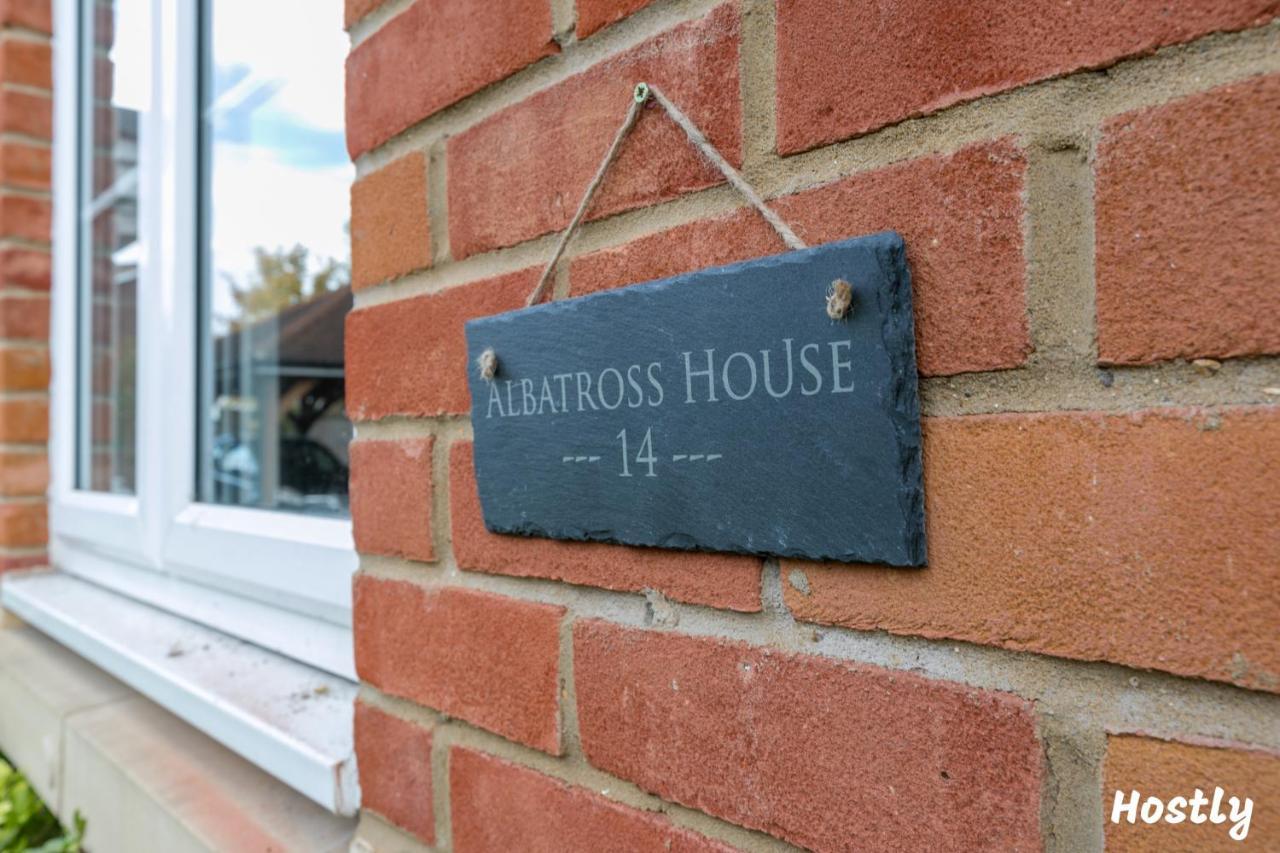 Albatross House - Comfy Home With Parking สลาว ภายนอก รูปภาพ