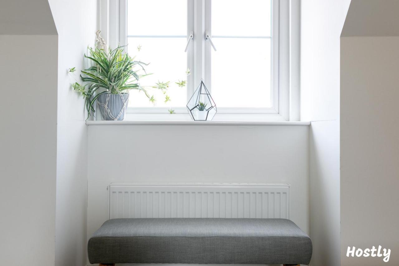 Albatross House - Comfy Home With Parking สลาว ภายนอก รูปภาพ