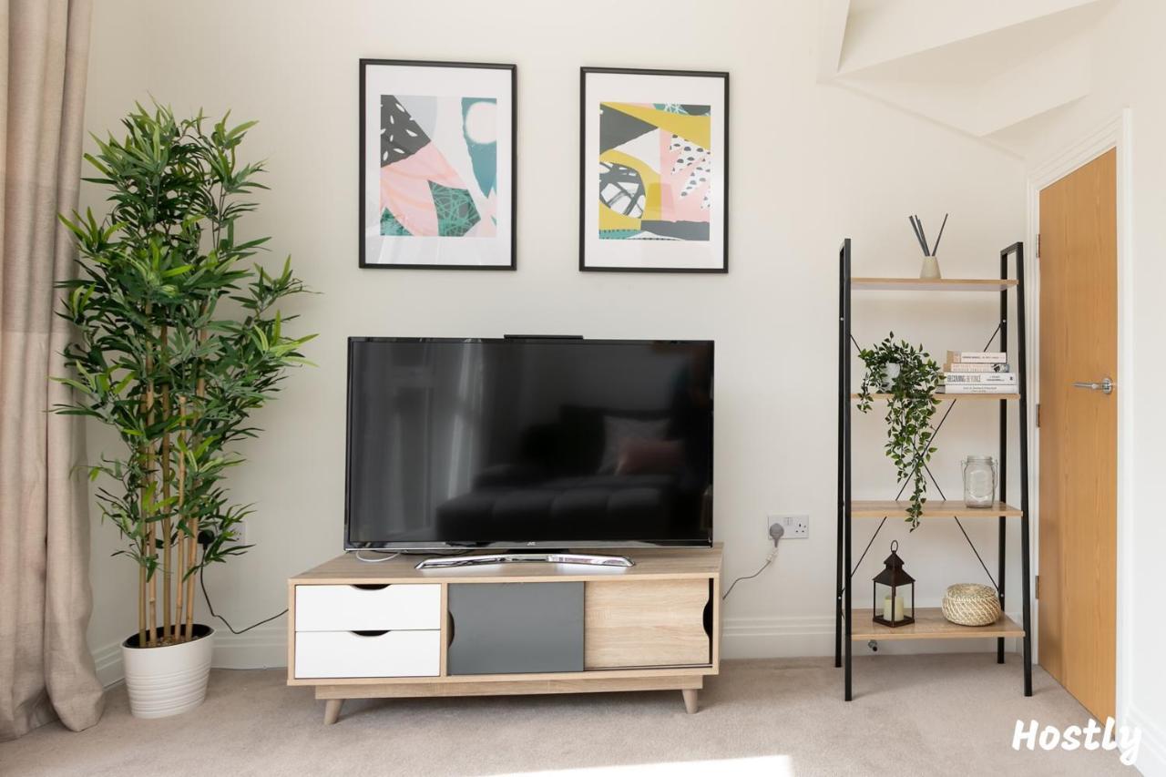 Albatross House - Comfy Home With Parking สลาว ภายนอก รูปภาพ