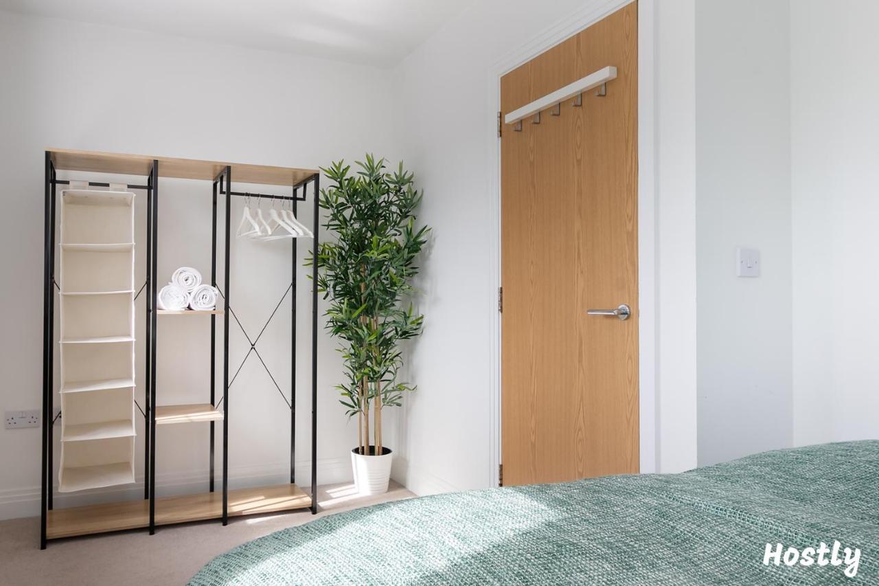 Albatross House - Comfy Home With Parking สลาว ภายนอก รูปภาพ